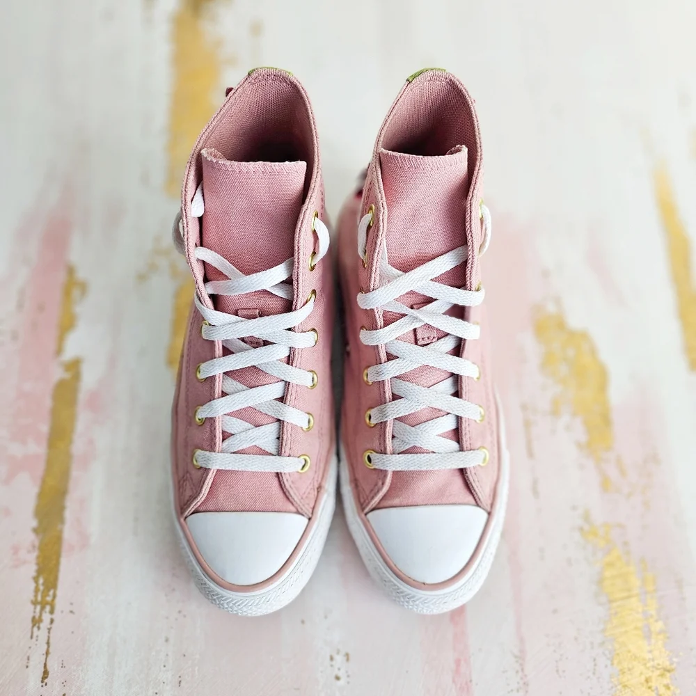 Rare Converse Chuck Taylor All Star 3D Blooms & Hummingbirds High Top Kid Size 5